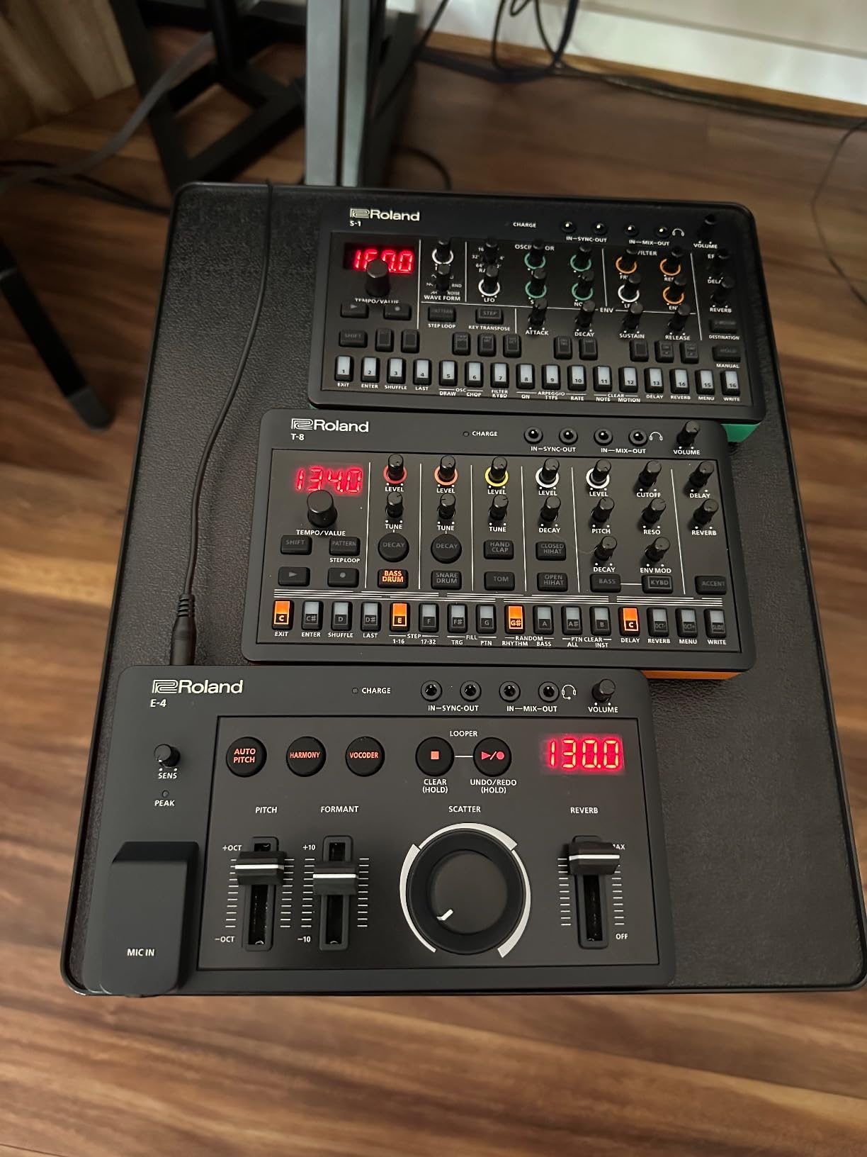Roland AIRA Compact T-8 Beat Machine | Ultra-Portable Rhythm and Bass Machine with Genuine Roland Sounds customer photo 1