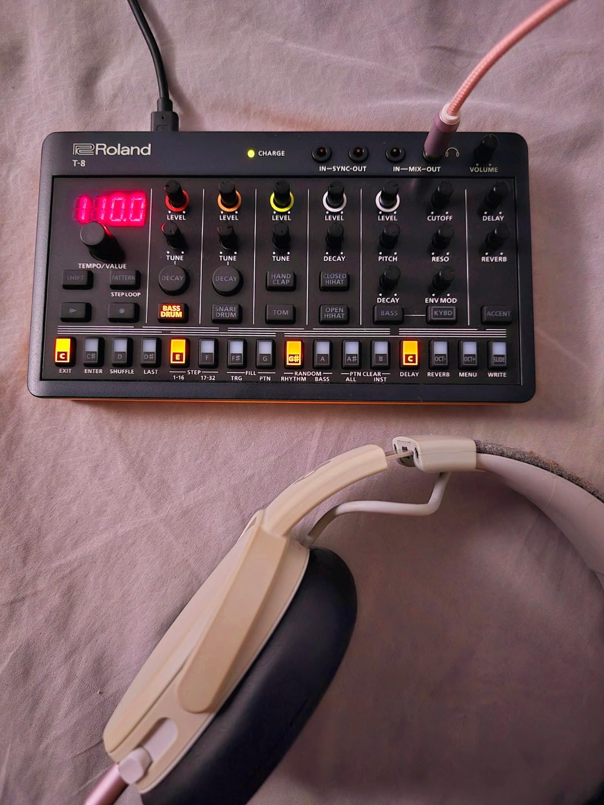 Roland AIRA Compact T-8 Beat Machine | Ultra-Portable Rhythm and Bass Machine with Genuine Roland Sounds customer photo 2