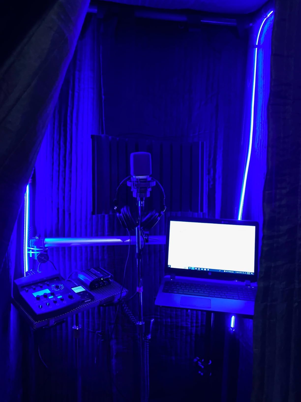 Portable Vocal Booth for Recording, Portable Recording Booth for Home Studio, Acoustic Treatment to Reduce Echo, Sound Isolation Booth, 5-Min Assembly w/Travel Bag, Lights, Phone Holder (2026 Update) customer photo 2
