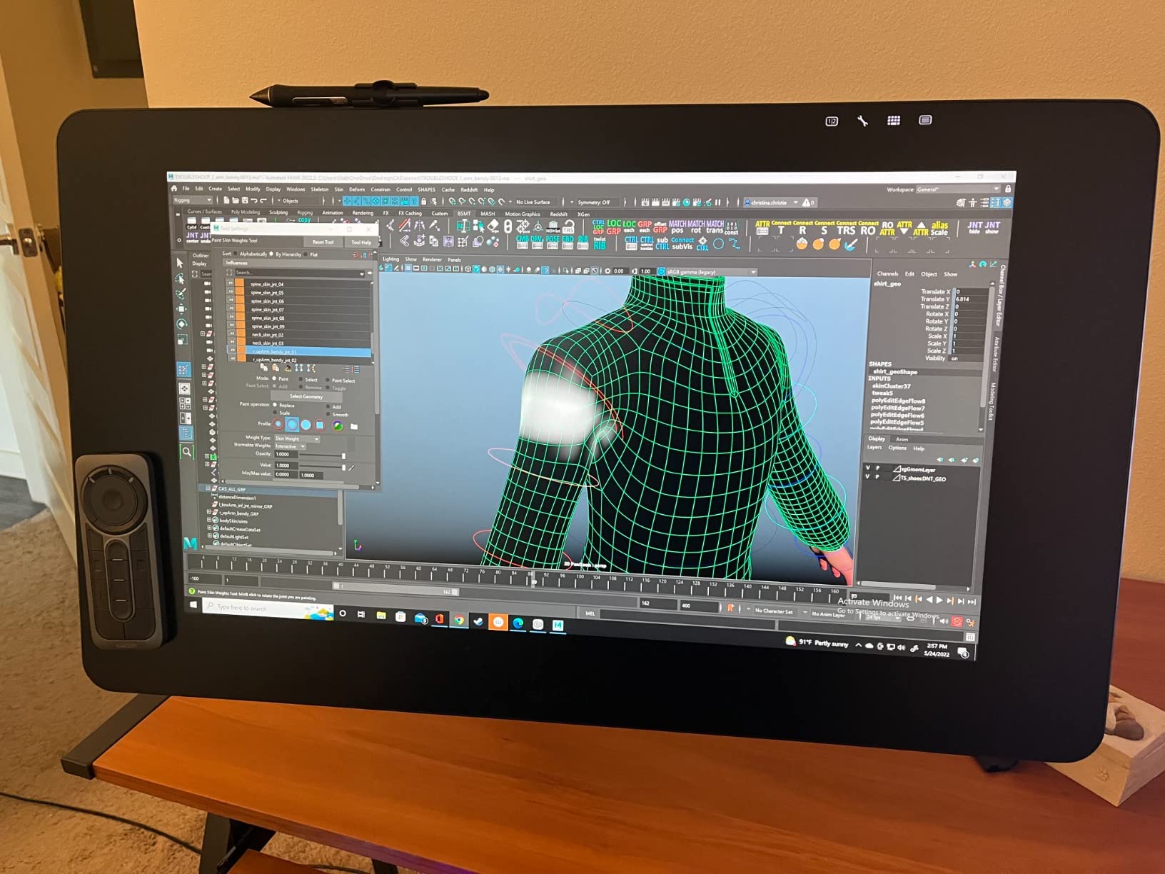 Cintiq Pro 17, Drawing Tablet with 4K 120 Hz Touchscreen & ProPen 3 | Color-accurate display with advanced creative control for pros & studios creating animation, VFX, game art and 3D projects customer photo 2
