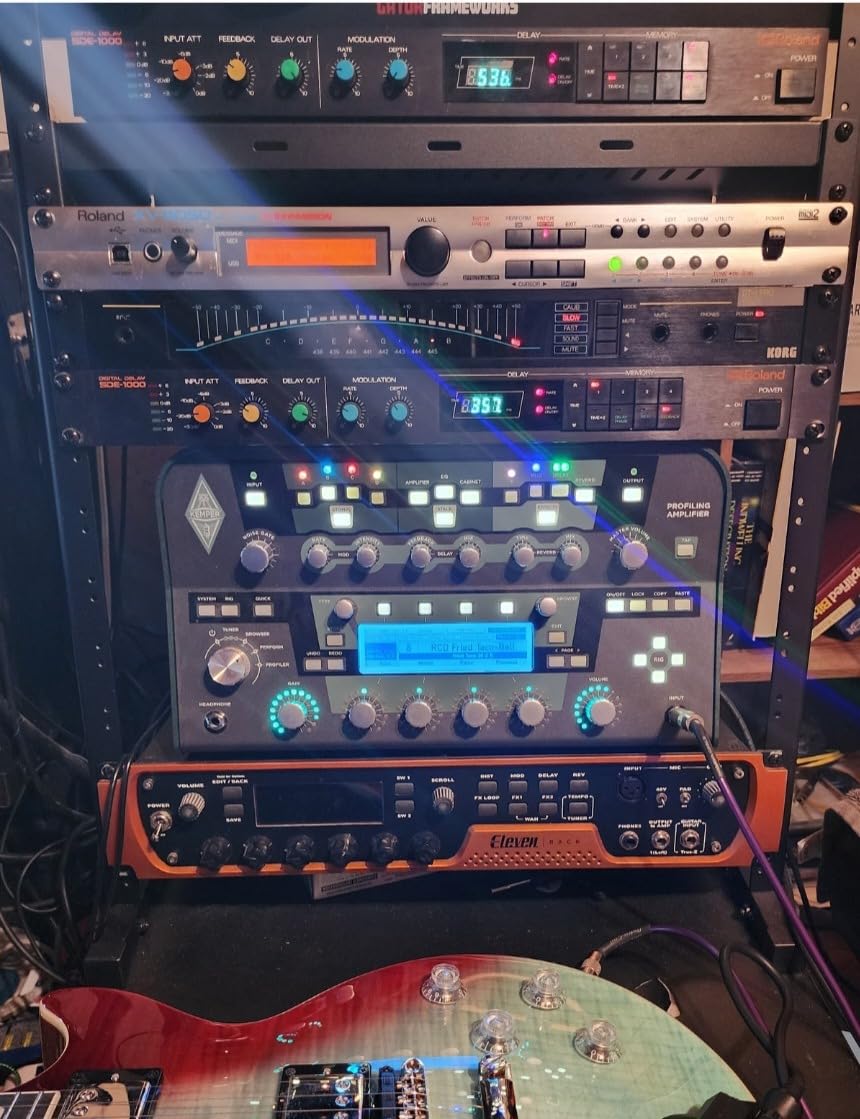 Gator Frameworks Angled Metal Desktop Rack Stand with Non-Slip Rubber Feet, 6U Rack Space (GFW-DESKTOPRK-06U) customer photo 2