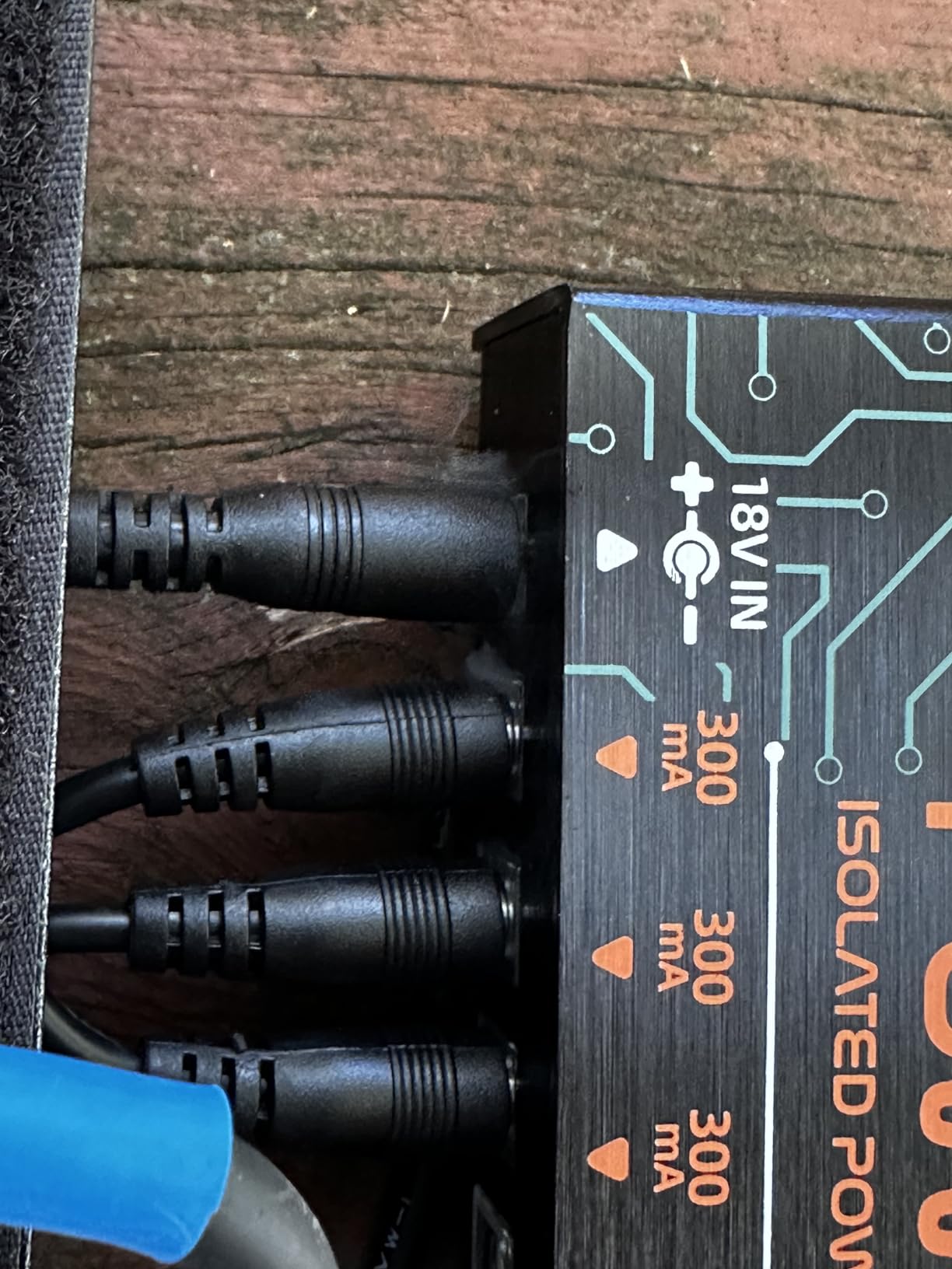 Caline CP-205 Guitar Pedal Power Supply, DC 9V True Isolated Pedalboard Power Supply with 8 Totally Isolated Outputs (300mA/500mA) customer photo 2