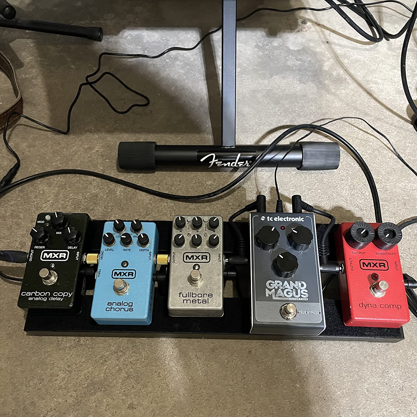 14/16-Inch Guitar Pedalboard Small : Hard-Anodized Aluminum, Light yet Ultra-Sturdy & Scratch-Resistant, Road-Ready Portable Board for 3-5 Pedals (16Inch) customer photo 1