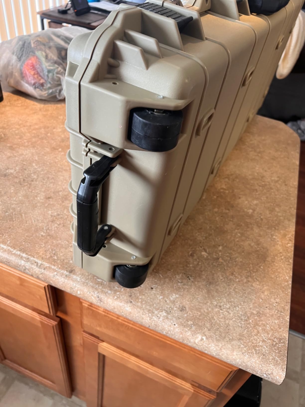 MEIJIA Portable Rolling Waterproof All Weather Hard Rifle Case, Gun case with Wheels, Customizable Fit Foam Included, Fit for Rifle, Guns, Shotguns, Airsoft Gun customer photo 2