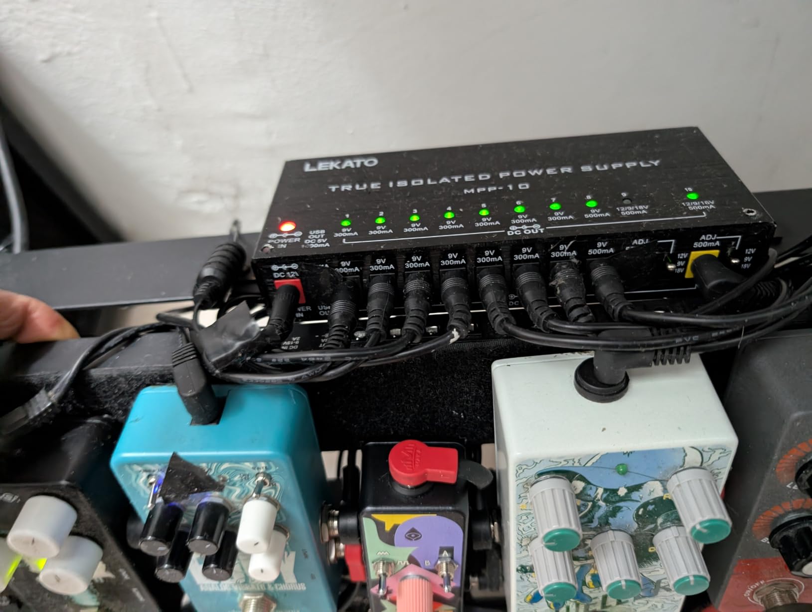 LEKATO Guitar Pedal Power Supply, True Isolated Pedal Power Supply with 10 Ports, USB Port, Short Circuit Protection, 9V 12V 18V customer photo 1