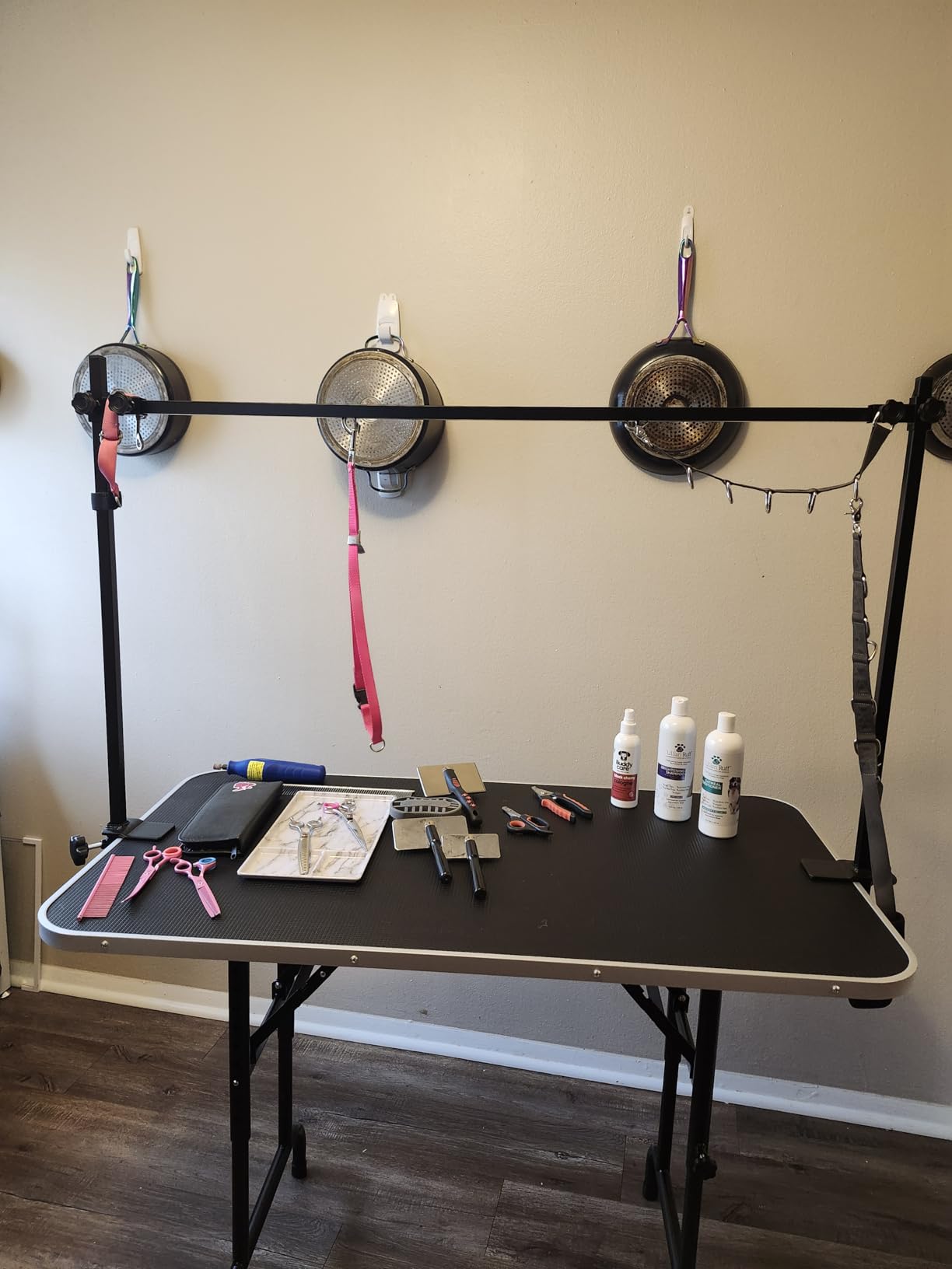 LEIBOU 45'' Height Adjustable(23''~33.8'') and Foldable Pet Dog Grooming Table Heavy Duty Iron Frame with H-Shape Grooming Arm & Noose, Maximum Capacity Up to 260lbs, Black customer photo 1