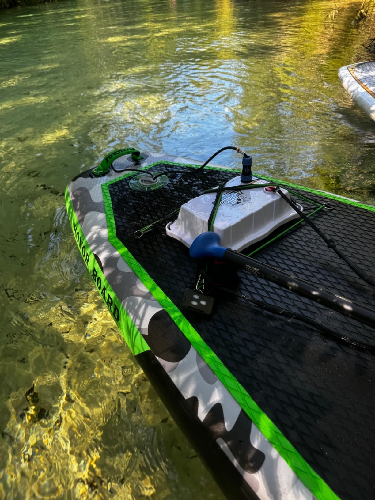 Electric Paddle Board Motor Fin, Motorized Paddleboard, Electric Paddleboard Motor, Kayak Motor, 4-Speed Remote Control, 7mph, Paradise Pad Underwater Thruster Efin customer photo 1
