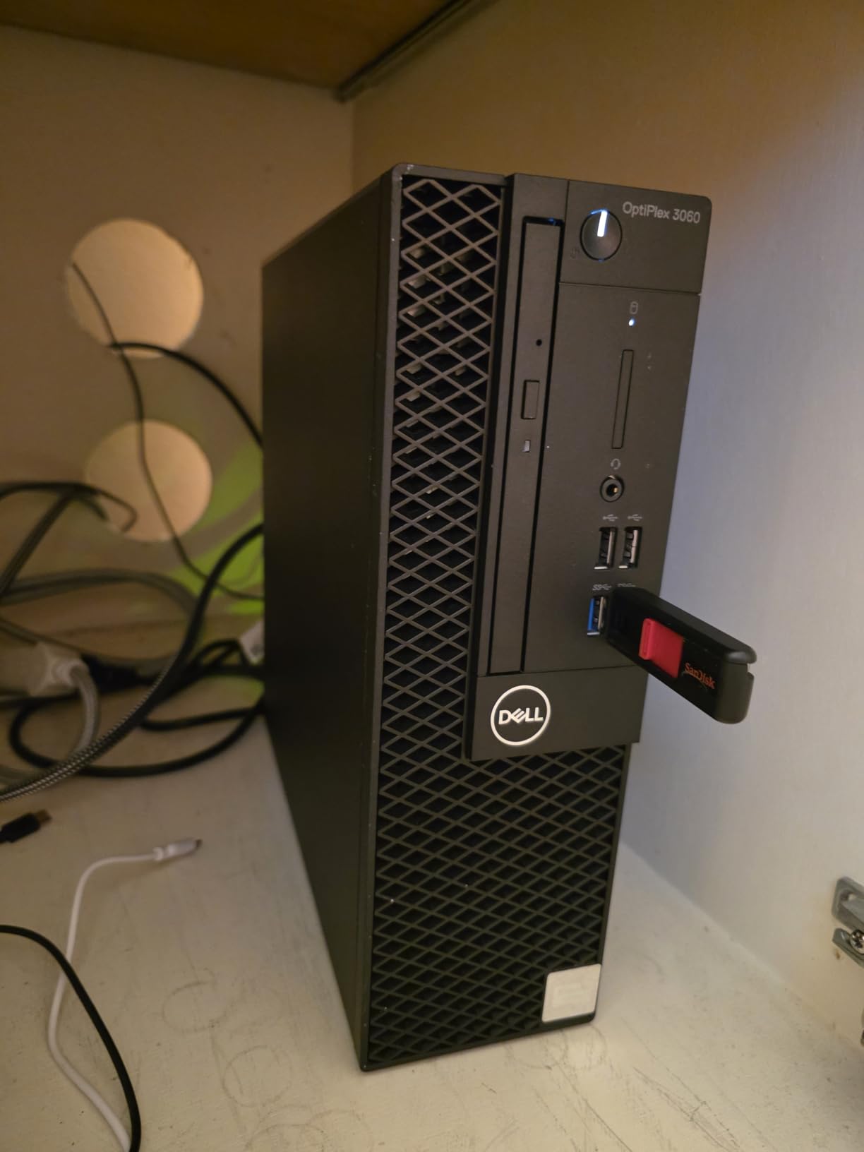 Dell Optiplex 3060 Desktop Computer, Intel i5-8500 (3.2), 32GB DDR4 RAM, 1TB SSD Solid State, Built in WiFi, Bluetooth, Windows 11 Professional, Home or Office PC (Renewed) customer photo 1