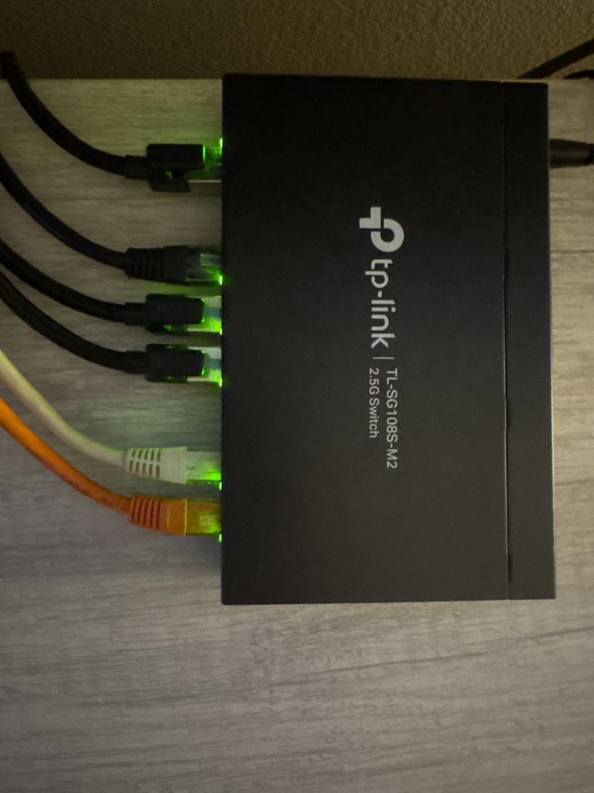 TP-Link TL-SG108S-M2 | 8-Port Multi-Gigabit 2.5G Ethernet Switch | Unmanaged Network Switch | Ethernet Splitter | Plug & Play | Desktop/Wall Mount | Silent Operation customer photo 1