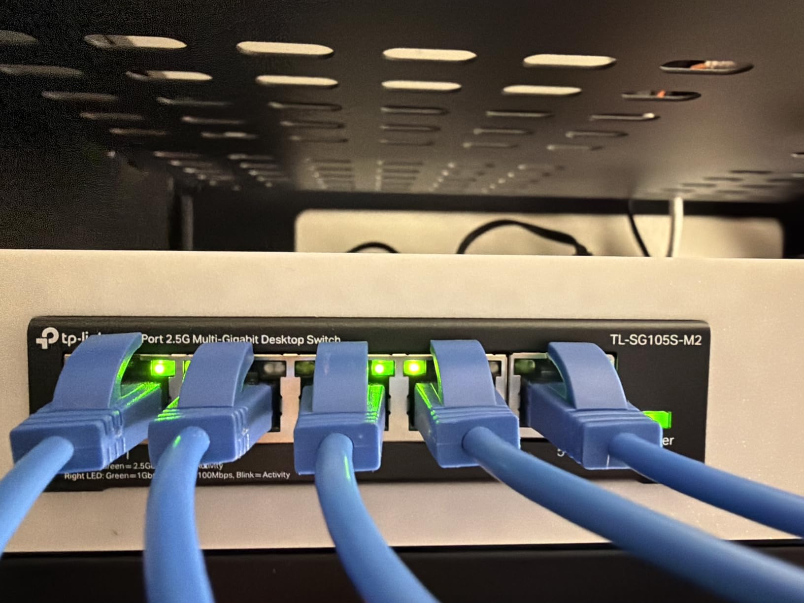 TP-Link TL-SG105S-M2 | 5-Port Multi-Gigabit 2.5G Ethernet Switch | Unmanaged Network Switch | Ethernet Splitter | Plug & Play | Desktop/Wall Mount | Silent Operation customer photo 1