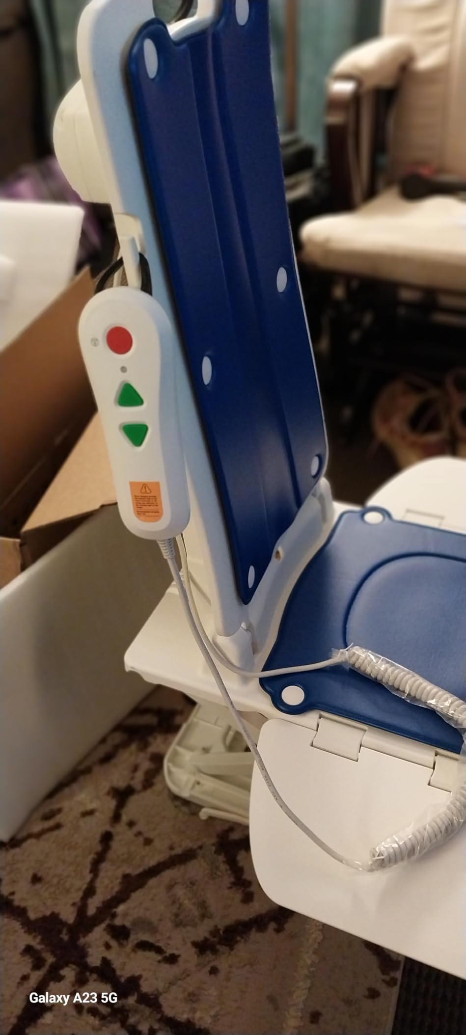 VOCIC Lightweight Electric Chair Lift AX07 | Lift Elderly from Floor, Remote Control Floor Lift, 23 LBS Item Weight, Support Up to 300 LBS, Waterproof Suction Cups customer photo 1