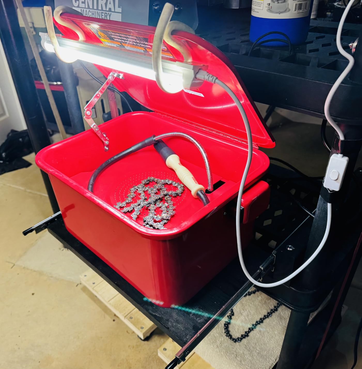 Jack Boss 3.5 Gallon Capacity Portable Steel Cabinet Parts Washer with 110V Electric Pump for Wheel Bearings, Gears, and Carburetors, Red customer photo 2