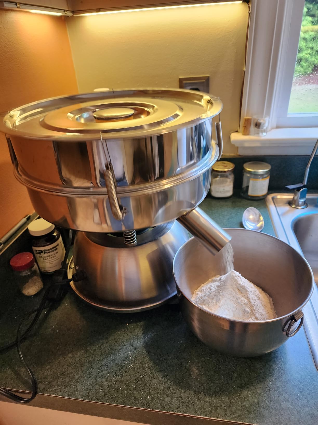 Sidasu Automatic Vibrating Sieve Shaker - 40&60 Mesh Flour Sifter | Electric 110V/50W Sifter Machine for Baking Kitchens, Grain Milling, Herbal Powder, Food Preparation customer photo 2