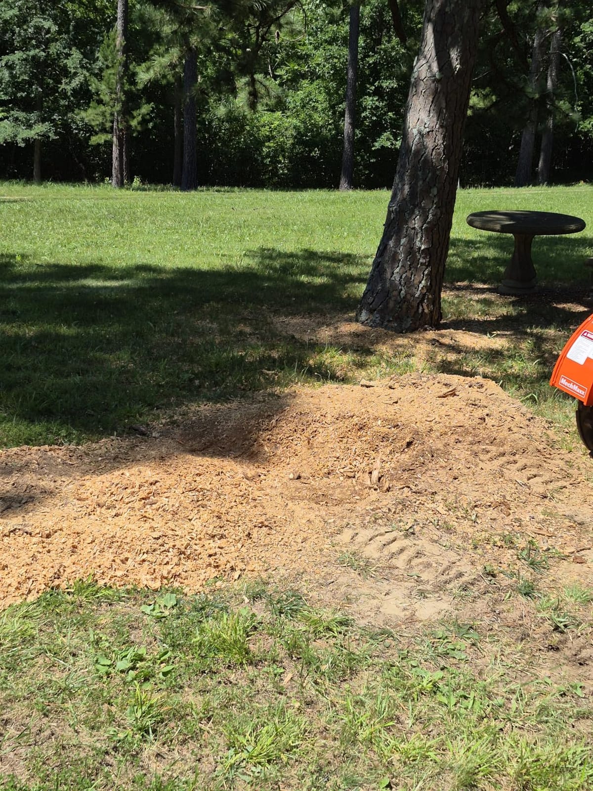 MechMaxx Heavy Duty 3-Point PTO Powered Stump Root Grinder For 15-45HP Tractors With 34 Carbide Teeth, 6'' Cutting Depth, 24'' Flywheel Diameter, Model SG24 Orange customer photo 1