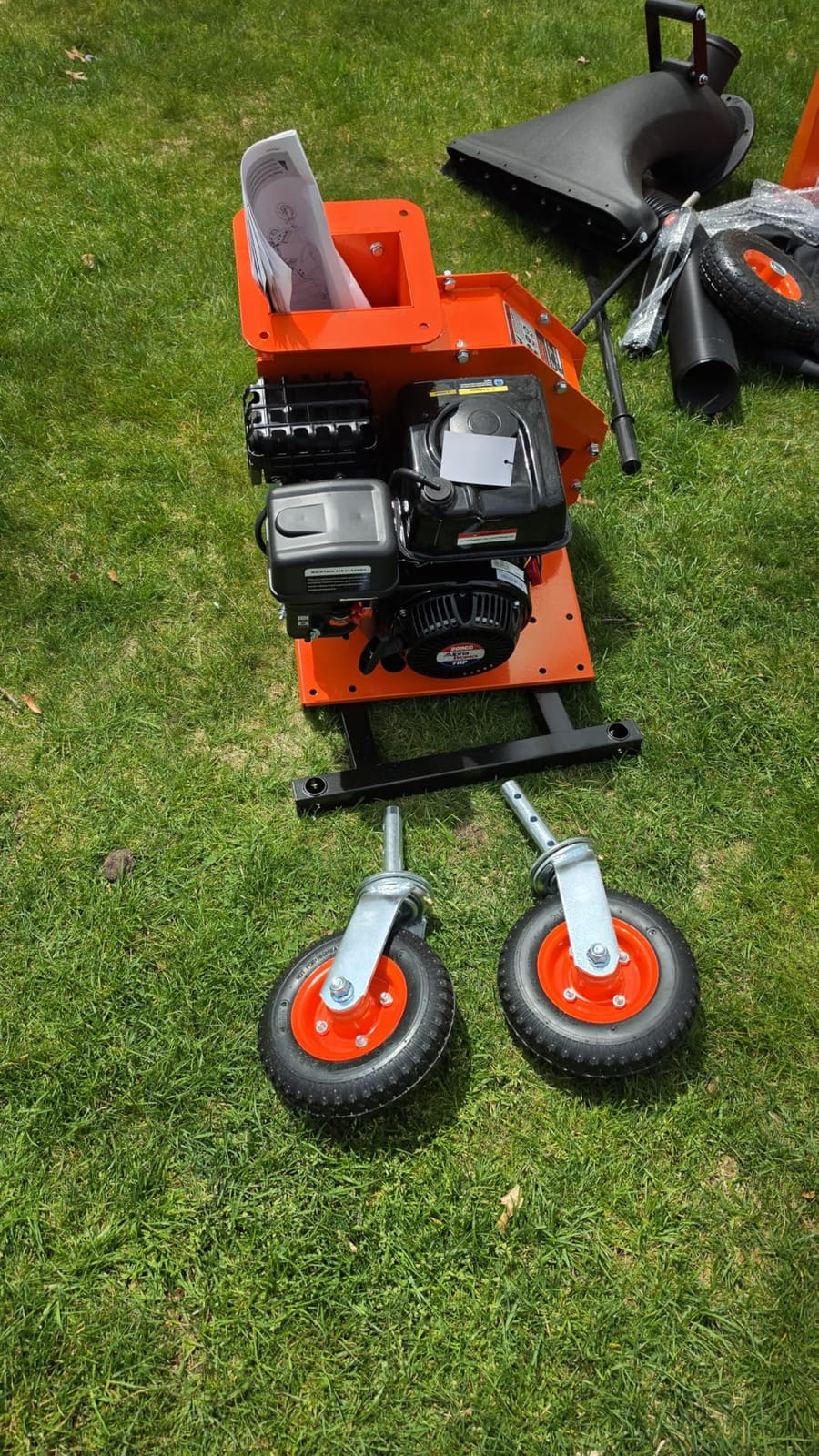 SuperHandy Leaf Vacuum & Wood Chipper - 7 HP 209CC Gas Engine, 10:1 Mulch Ratio, 6 Bushel Bag Capacity, Castor Wheels, Walk-Behind Leaf Vacuum Mulcher customer photo 1