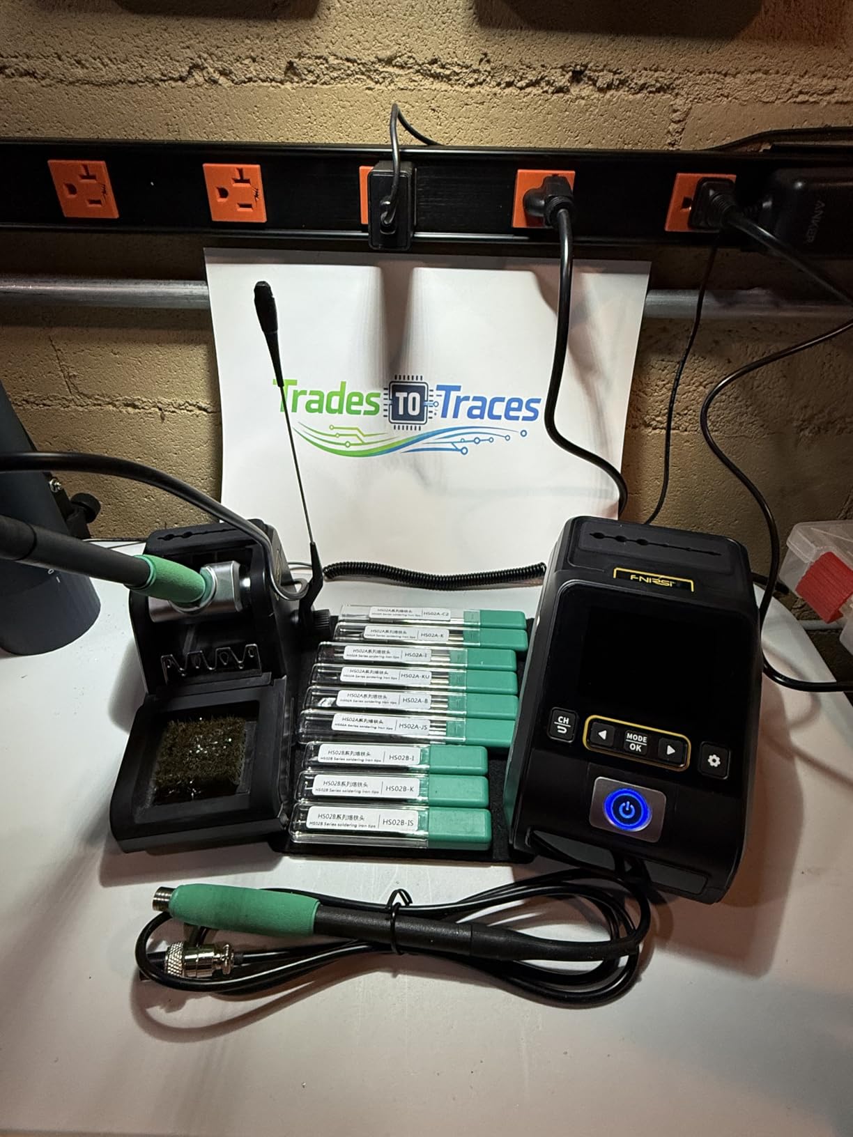 FNIRSI DWS-200 200W High Power Soldering Station Kit,2 Helping Hands | 3S Melting(212-842℉),6 F245 3 F210 Iron Tips,3 Display Modes, Pre-set 3 Temps,Precision Digital Solder for Electronics Repair customer photo 1