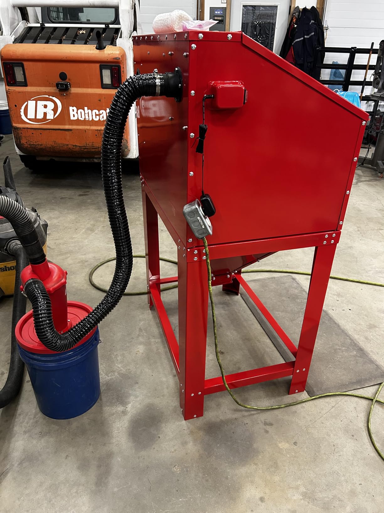 90 Gallon Sandblasting Cabinet, Blue | 40-80PSI,Glass Viewing Windows, LED Light, Heavy Duty, 4 Nozzles & Blasting Gun, For Paint & Rust Removal customer photo 2