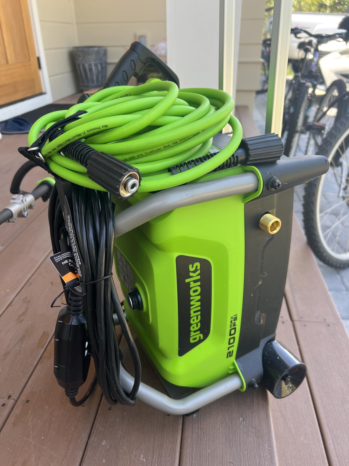 Greenworks 2100 PSI (1.2 GPM) Electric Pressure Washer (25°, 40°, Turbo Nozzle, Soap Applicator) for Use On Decks, Fences, Concrete Patios, Sidewalks & More. Medium-Duty customer photo 1