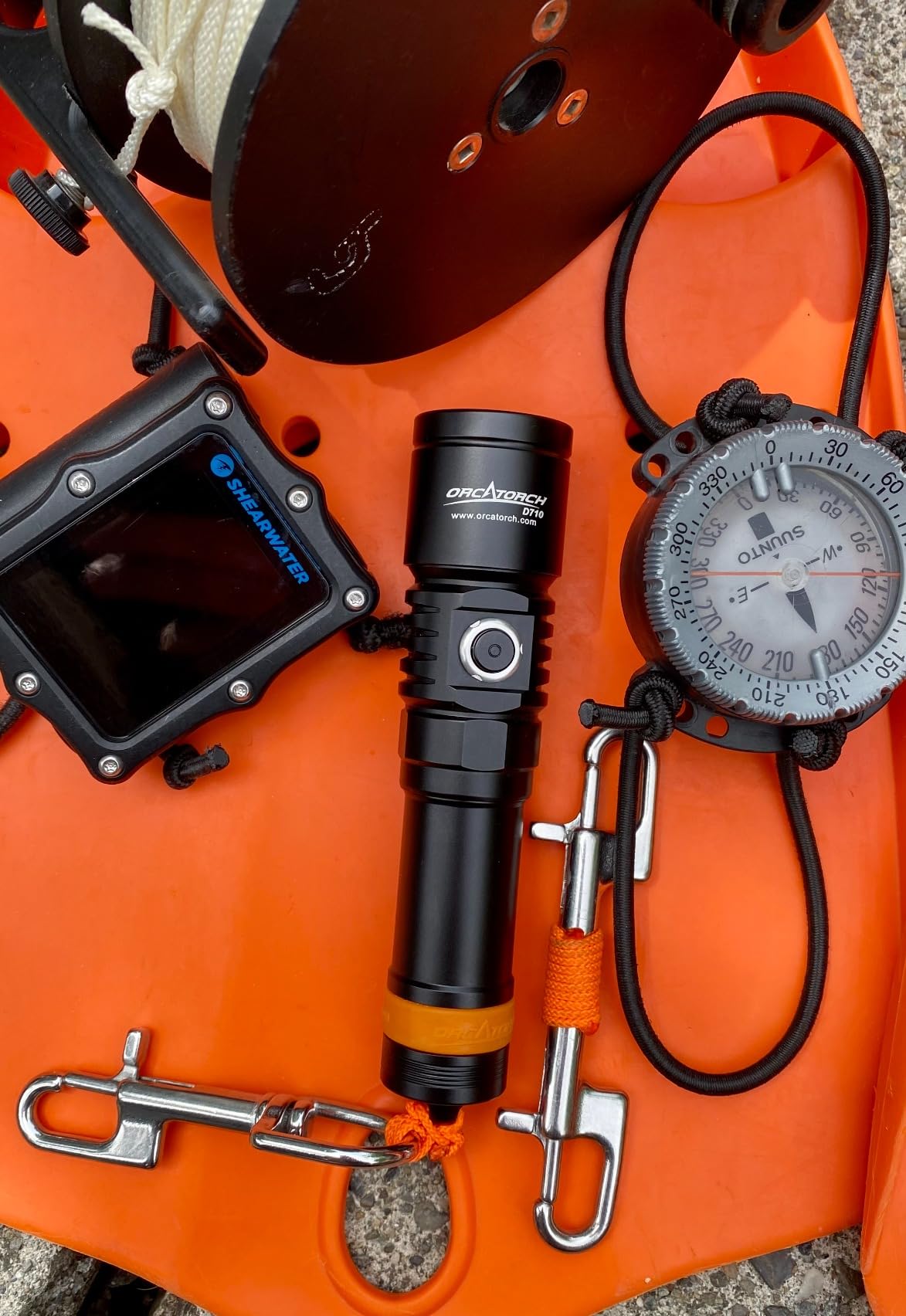 ORCATORCH D710 Dive Light, 3000 Lumens Bright Diving Flashlight | 6 Degree Narrow Beam, 4 Modes (High/Med/Low/Turbo), Power Indicator & Switch Locking Design, IP68 Waterproof for Scuba Diving customer photo 2
