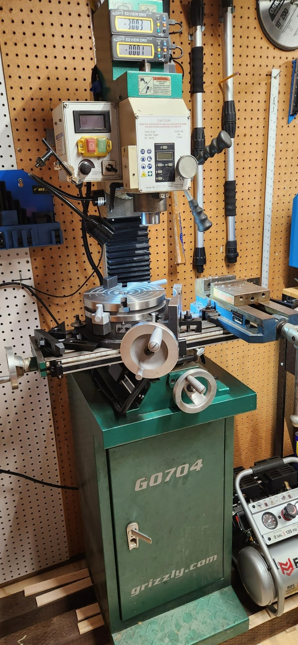 VEVOR Rotary Table 6inch(150mm) Horizontal Vertical Milling Table 2/5inch(10mm) 4-Slot Milling Rotary Table MT-2 Rotary Table for Milling with Indexing Plate Set for Precision Milling Drilling customer photo 2