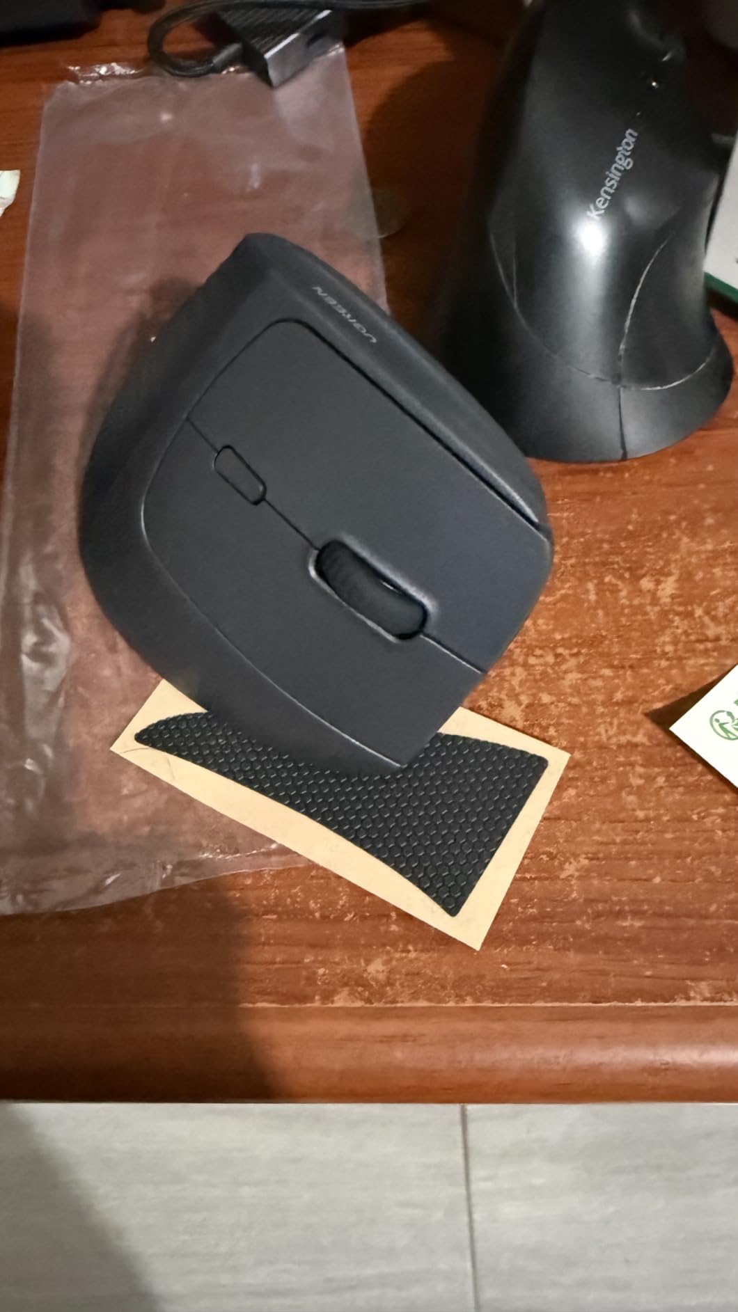 UGREEN Ergonomic Wireless Mouse, Bluetooth & 2.4G Wireless, Quiet Clicks customer photo 1