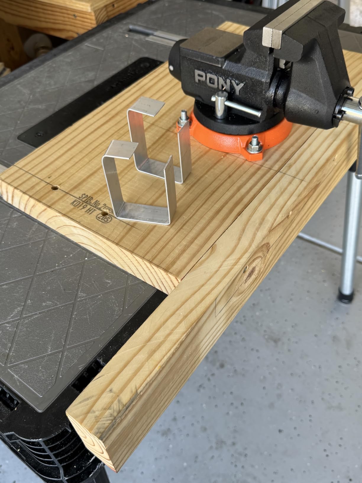 PONY 4 Inch Heavy Duty Bench Vise, 4400LBS Clamping Force Pro Workshop Vise | Vice for Workbench with 360° Rotatable Base and Anvil customer photo 1