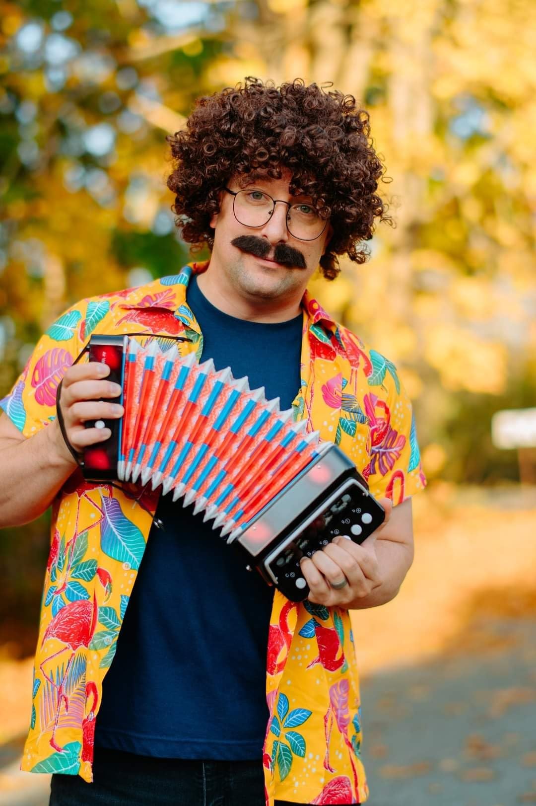 Lotkey 17 Key Piano Accordion, 8 Bass Kids Accordion, Celluloid Body, Metal Cover Accordions Louder Clearer Timbre Than Plastic, Lightweight Design for Beginners to Practice (Red) customer photo 2