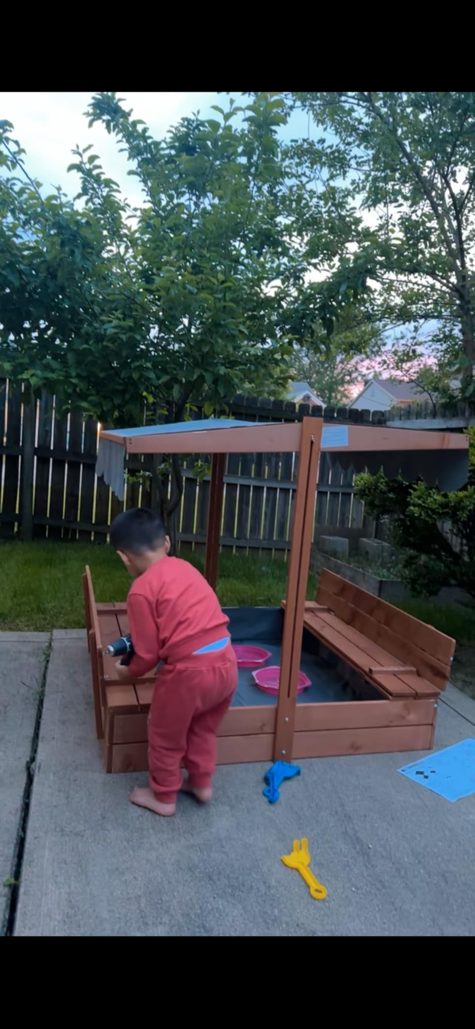 YOLENY Sandbox with Lid, Kids Sandbox with Cover Outdoor, Wooden Sand Box with 2 Foldable Bench Seats, Adjustable UV-Resistant Roof & Bottom Liner customer photo 1