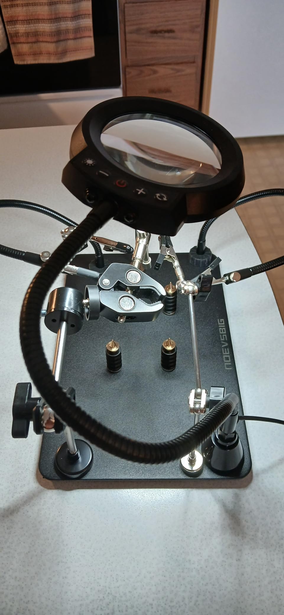 NOEVSBIG Helping Hands Soldering Station with Upgraded 5X Magnifying Lamp, 360° Soldering Clamp, 4 PCB Holders, Extra-Large Base & 4 Sturdy Flexible Arms, Hands-Free Tool for Soldering, Jewelry Crafts customer photo 1