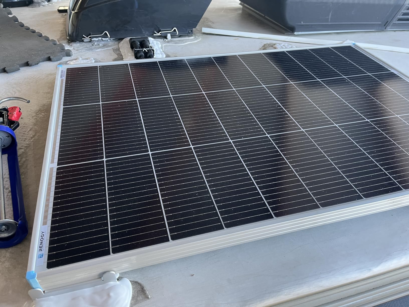 RENOGY REGO 400W Solar Panel N-Type 16BB, 2PCS 24V RV Solar Panel 200 Watt, 25% High Efficiency, IP67 Monocrystalline PV Module Solar Charger for Roof Camping Van Trailer Cabin Off-Grid Applications customer photo 1