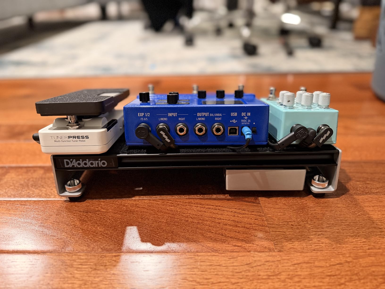 D'Addario XPND Core Pedalboard, Small Single Row | D'Addario XPND pedalboard gear offers expandable setup, durable design, clean cable routing and reliable stage organization customer photo 1