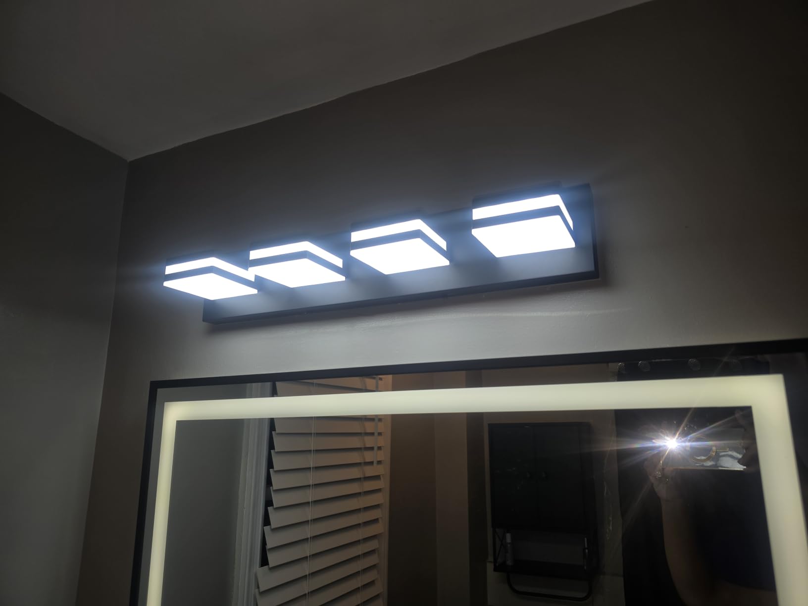 IZORRO LED Modern Bathroom Lights Fixtures(4-Light,Dimmable,360°Rotate),Matte Black Acrylic Wall Lighting,Vanity Lights for Bathroom Over Mirror - 6000k 24In (No Assembly Required) customer photo 1