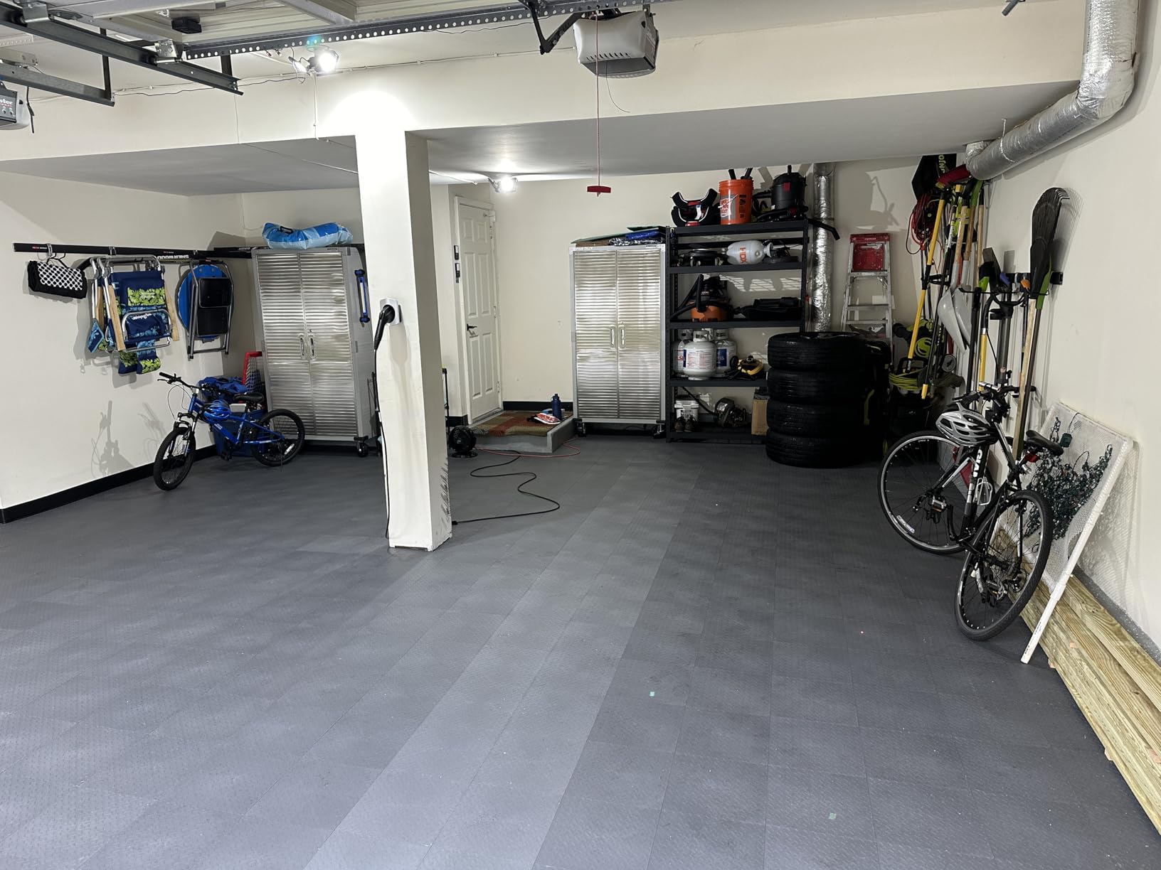 boldworks Interlocking Garage Floor Tiles (48 Pack, 40,000 lb Load) customer photo 1