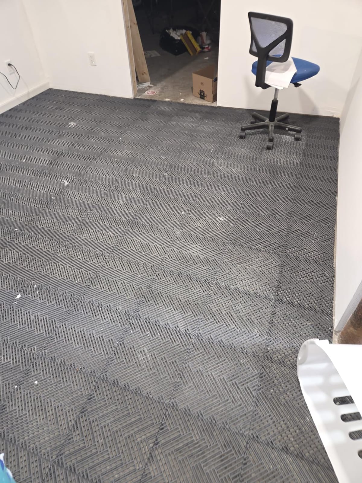 boldworks Interlocking Garage Floor Tiles (48 Pack, 40,000 lb Load) customer photo 2