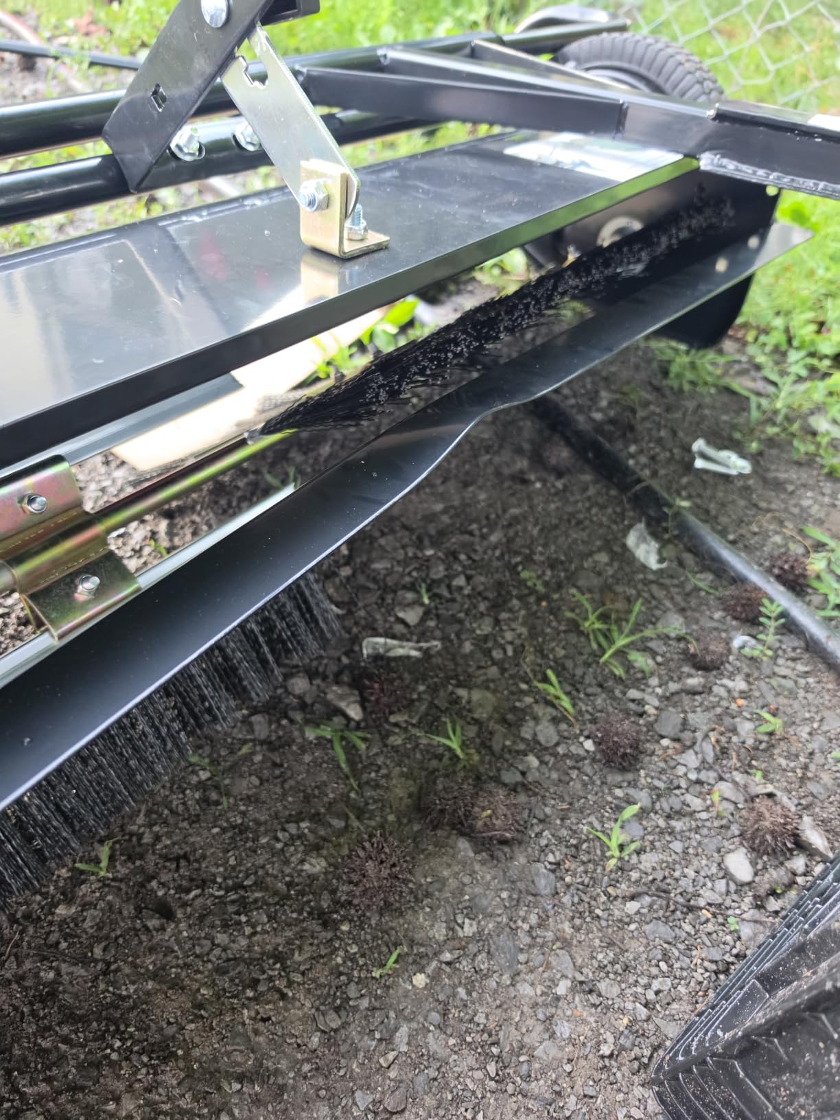 VEVOR Tow Behind Lawn Sweeper 42-inch, 12 cu.ft. Large Pull Behind Lawn Sweeper, Heavy Duty Leaf & Grass Collector with Dumping Rope, Adjustable Sweeping Height for Picking Up Debris & Grass customer photo 2