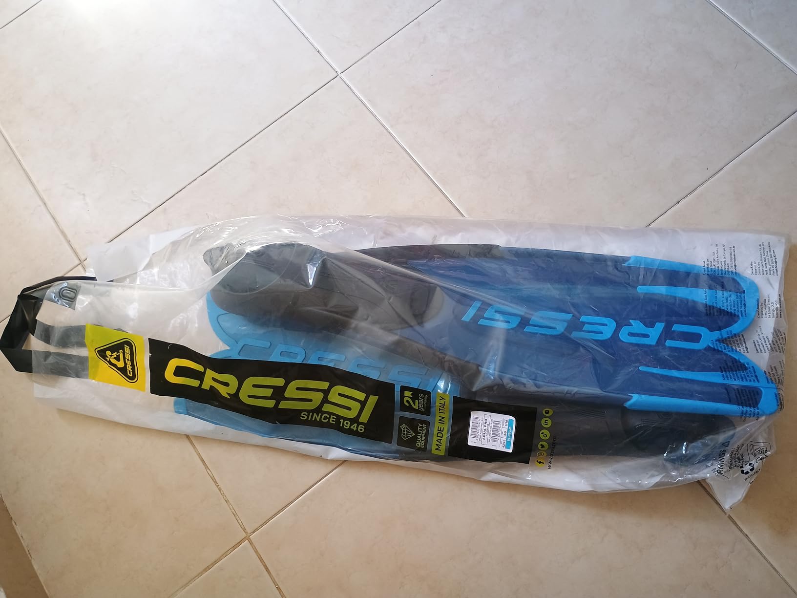 Cressi Adult Full Foot Pocket Diving Fins - High Propulsion Efficiency with Less Effort - Comfortable Flexible Foot Pocket - Agua Fins: Made in Italy customer photo 2