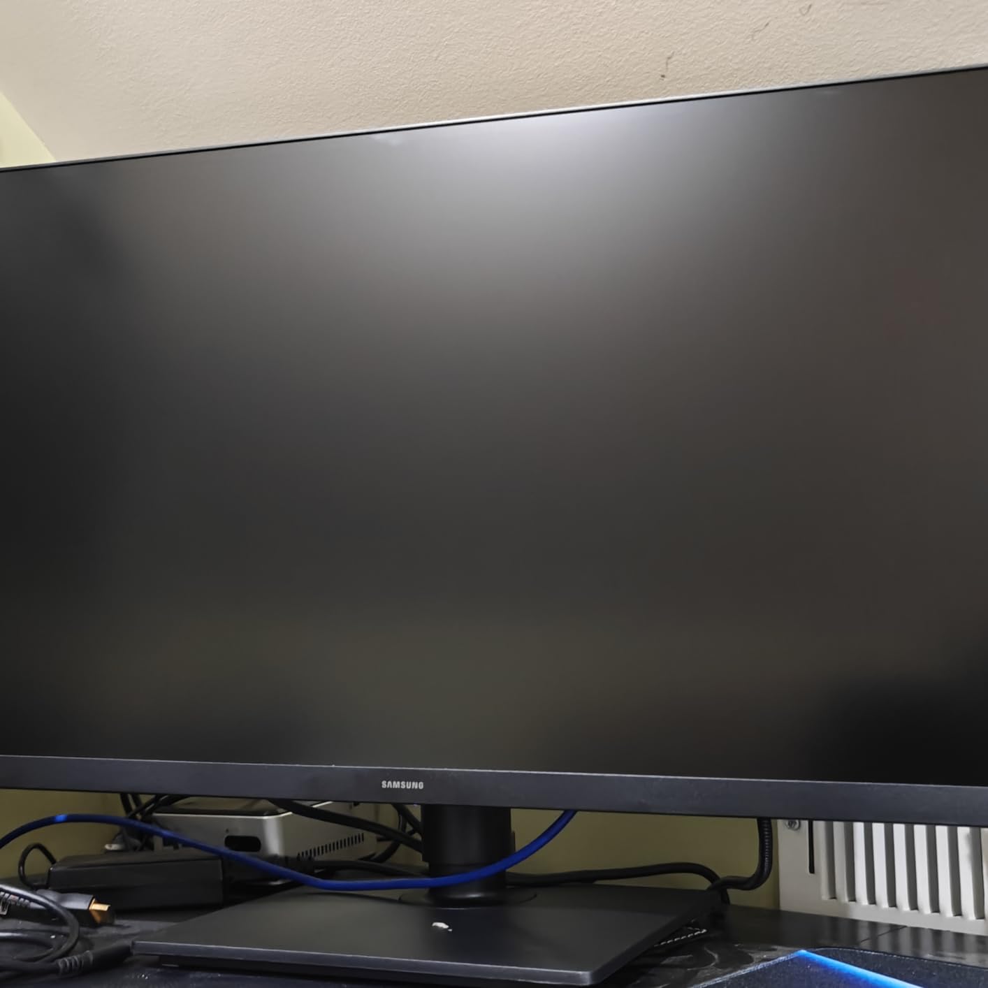 Samsung 27-inch ViewFinity S8 (S80HF) Series High-Resolution Monitor | 5K (5120x2880), HDR10, USB-C Port customer photo 1