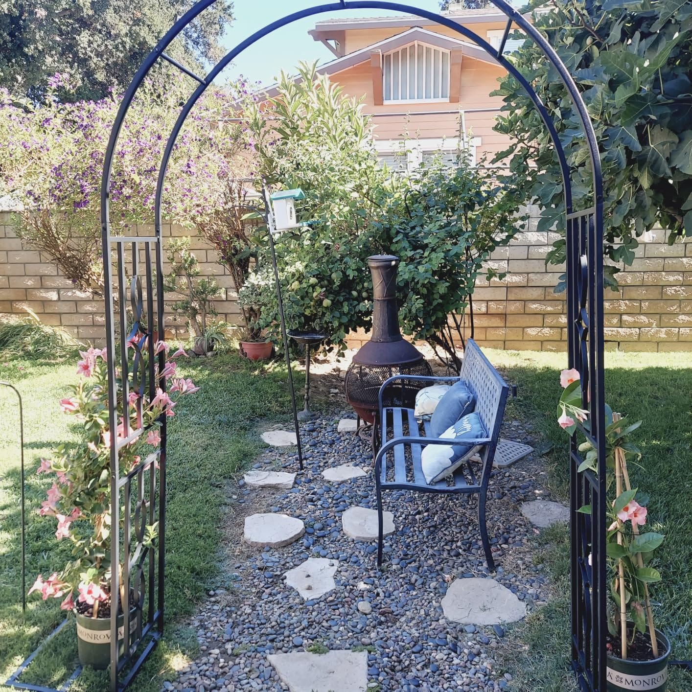 Metal Garden Arch, Heavy Duty Garden Trellis for Climbing Plants, with Enlarged Base for Stability, Ideal for Wedding Arches & Party Decorations, 55