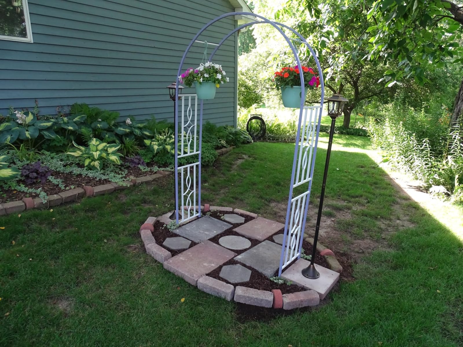 Metal Garden Arch, Heavy Duty Garden Trellis for Climbing Plants, with Enlarged Base for Stability, Ideal for Wedding Arches & Party Decorations, 55