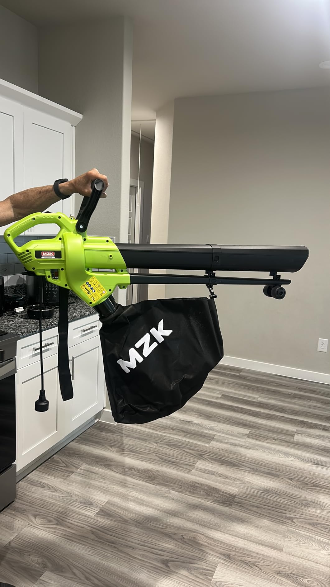 MZK 3-in-1 Electric Leaf Blower Corded, Leaf Vacuum and Leaf Mulcher, 460 CFM, 167 MPH Airflow, Corded Blowers with 40L Leaf Collection Bag for Yard, Garden, LB67M customer photo 2