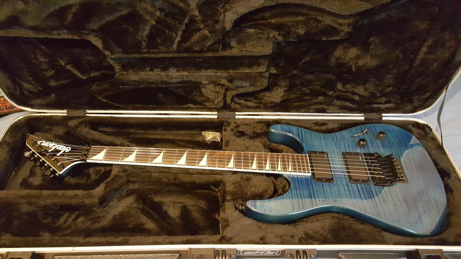SKB Shaped Electric Hardshell - TSA Latch, Over-Molded Handle (1SKB-FS-6) customer photo 2
