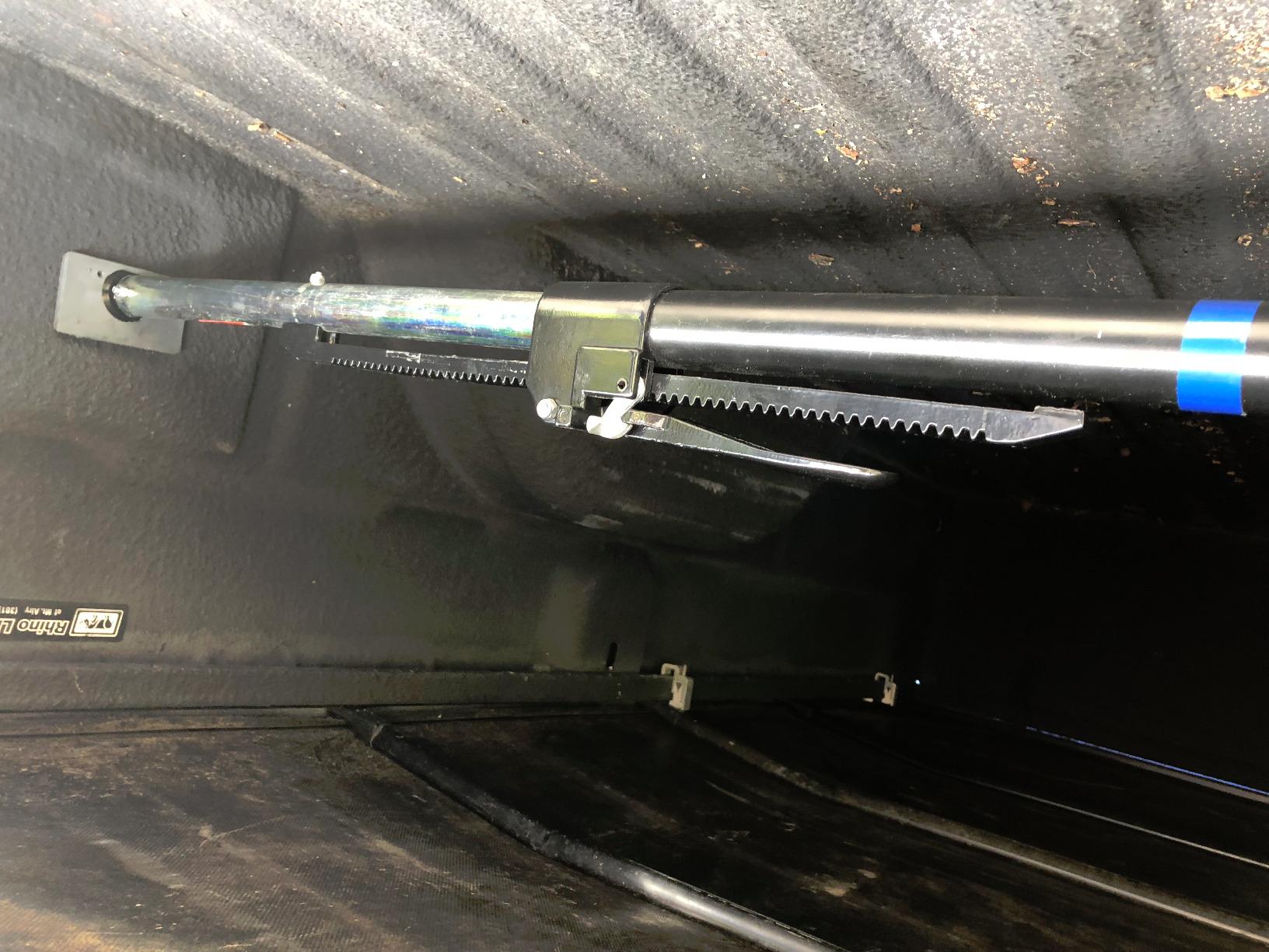 Heininger 4016 HitchMate Cargo Stabilizer Bar for Full-Size Trucks,Black customer photo 1