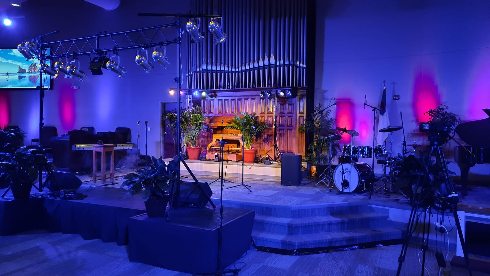 On-Stage LS7730 Lighting Stand with Truss (Folding, Portable PAR Can and LED Light Rig for Theaters, Auditoriums, Concert Halls, Clubs, and Venues, Adjustable Height, Rubber Feet, Metal, Black) customer photo 1