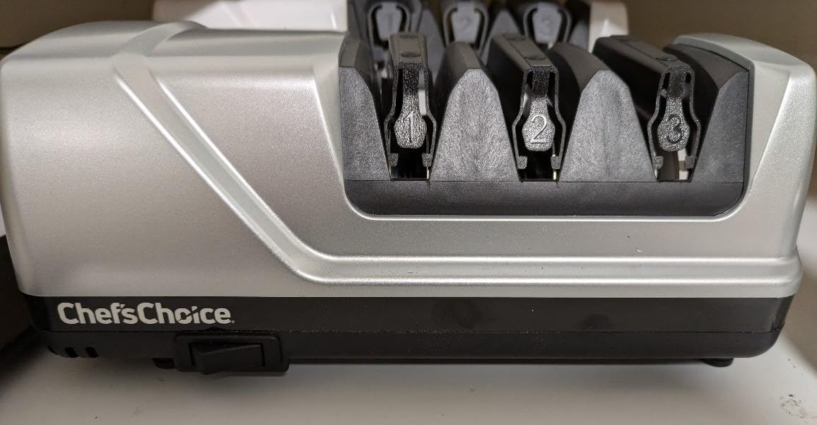 Chef’sChoice 15XV EdgeSelect Professional Electric Knife Sharpener with 100-Percent Diamond Abrasives and Precision Angle Guides for Straight Edge and Serrated Knives, 3-Stage, Gray customer photo 1