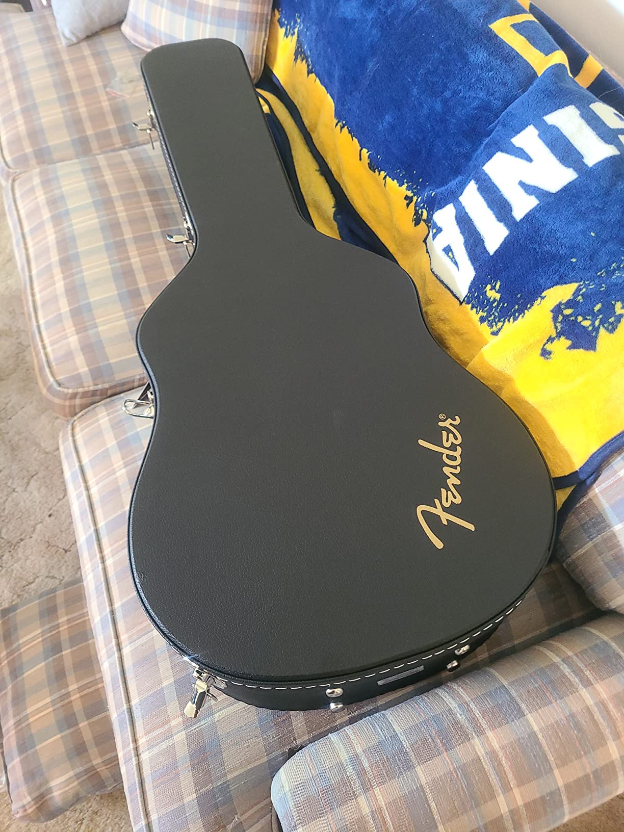 Fender Flat-Top Dreadnought Acoustic Guitar Case, with 1-inch Foam Padding, Guitar Accessories, Black customer photo 1