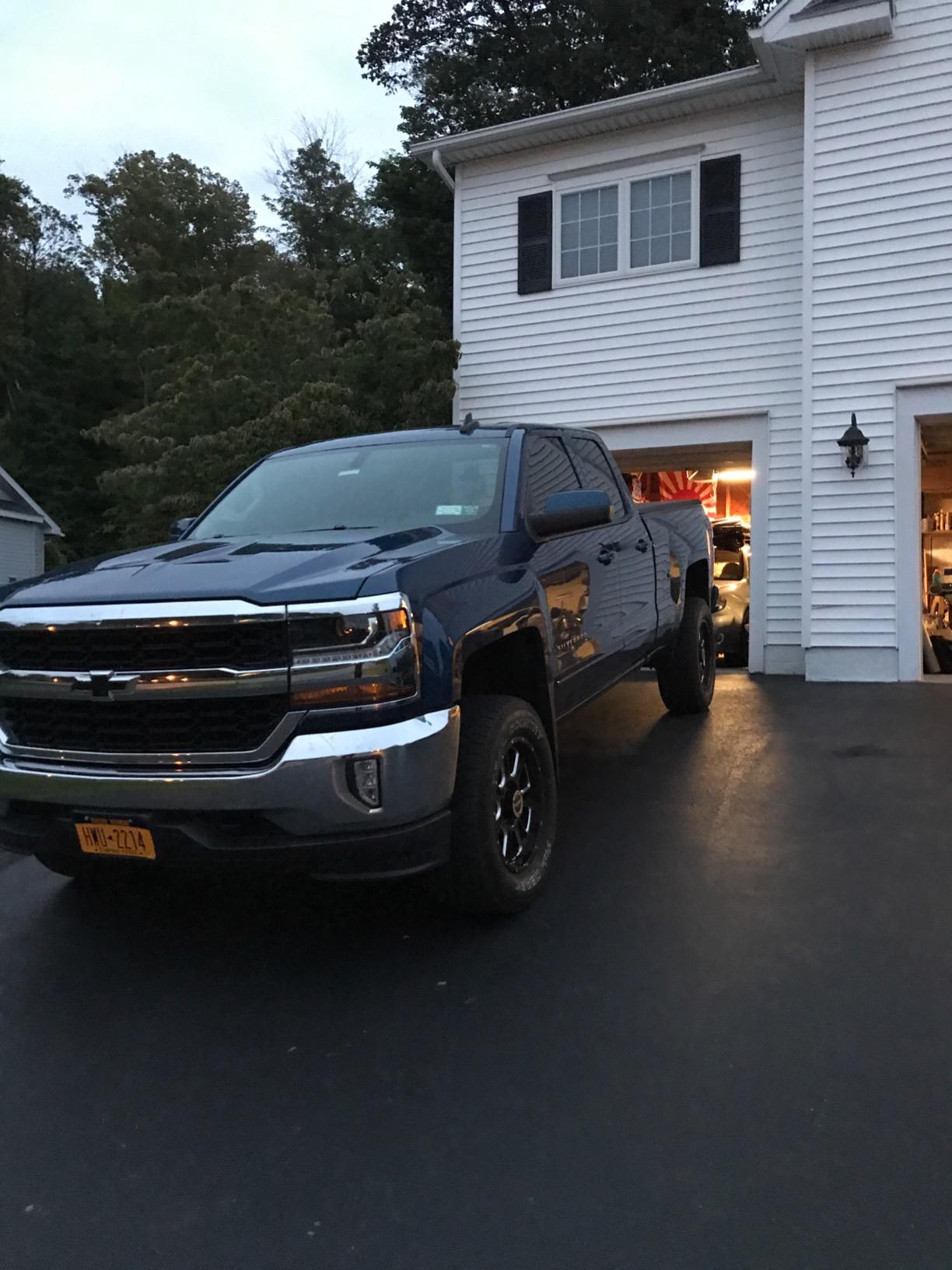 MotoFabLifts CH-3F-2R 3 in Front and 2 in Rear Leveling lift kit that is compatible with 2007-2018 Chevy Silverado Sierra GMC customer photo 1