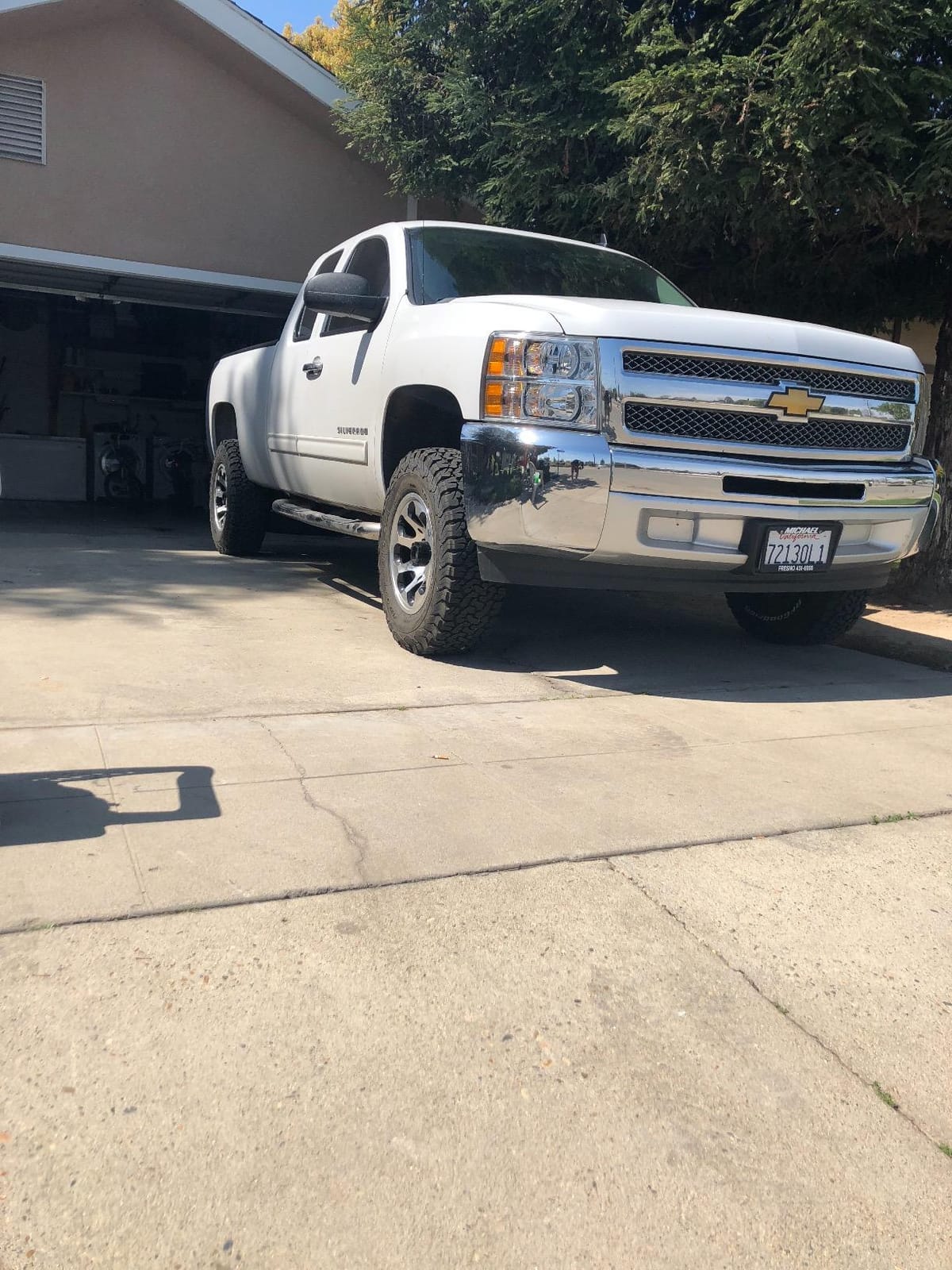 MotoFabLifts CH-3F-2R 3 in Front and 2 in Rear Leveling lift kit that is compatible with 2007-2018 Chevy Silverado Sierra GMC customer photo 2