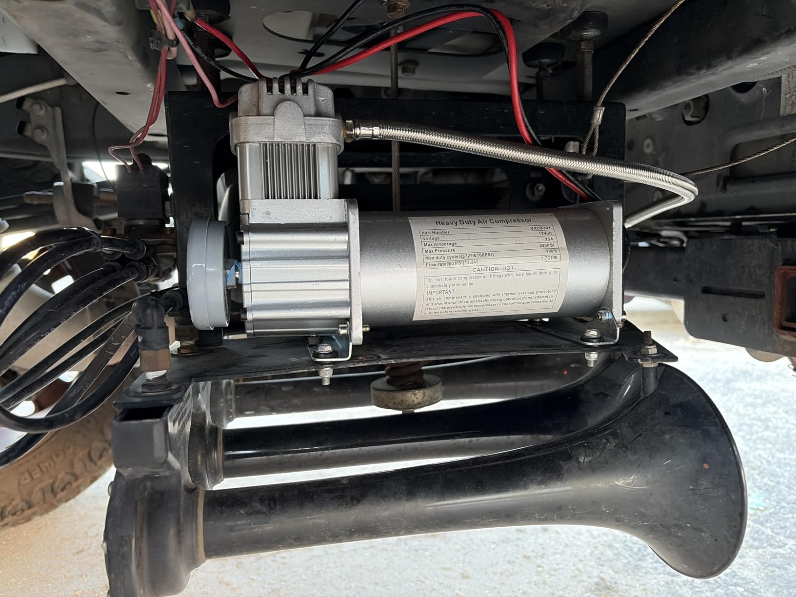 Vixen Horns Heavy Duty Onboard Air Compressor 200 PSI VXC8301 For Train Horn, Air Suspension, Air Ride, Air Bags | Universal Replacement for 12V Vehicles Like Car, Truck, Semi, Pickup customer photo 1