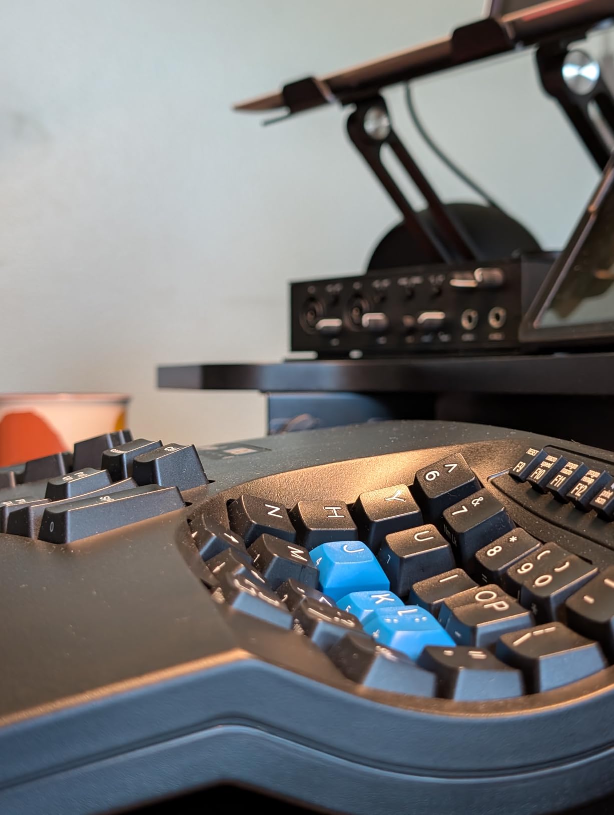 Kinesis Advantage2 Ergonomic Keyboard (KB600), Black top case, Cherry MX Brown Switches, QWERTY keycaps customer photo 2