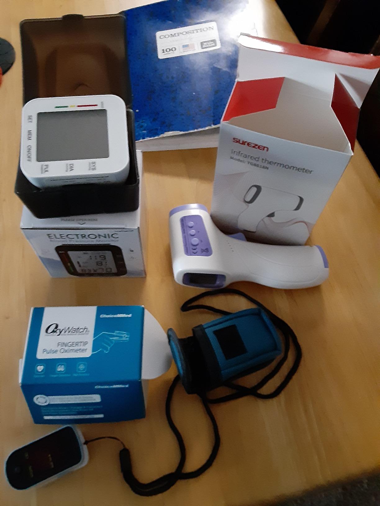 CHOICEMMed Finger Pulse Oximeter, Blood Oxygen Saturation Monitor, Fingertip O2 Sensor with LED Display, Pulse Rate Reader, Portable SpO2 Monitor with Batteries, Carry Case & Lanyard, Blue customer photo 2